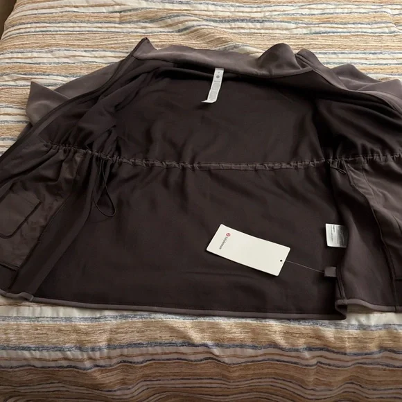 Lululemon ESPRESSO* SOFTSTREME cinchable waist full zip jacket - Picture 6 of 12